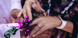 Negotiating-to-Buy-an-Engagement-Ring-in-The-Best-Price-on-americastrend