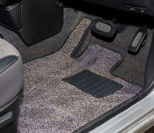 Trouble-free-Way-to-Install-Your-Auto-Floor-Mats-on-americastrend
