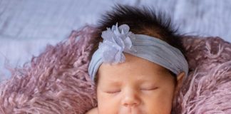 Best-Hair-Care-Tips-for-Your-Newborn-Baby’s-Hair-on-AmericasTrend