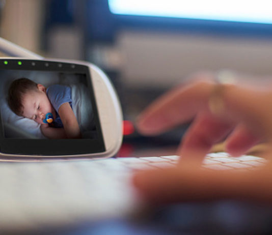 Some-Great-Advantages-of-Using-a-Video-Baby-Monitor-on-americastrend