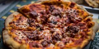 Carryout-Pizza-Deals-A-Quick-Dinner-Is-Minutes-Away-on-americastrend